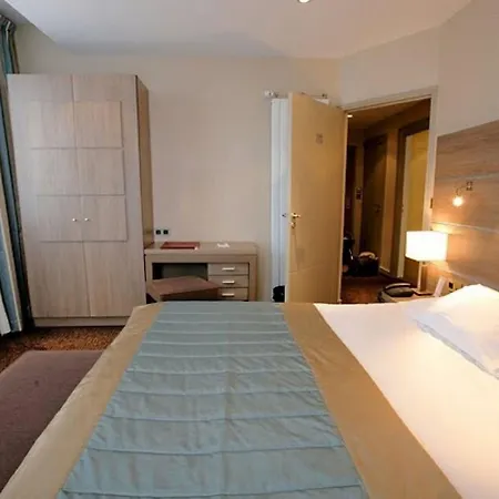 Отель Bristol 3*