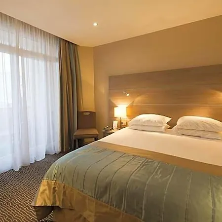 Bristol 3*
