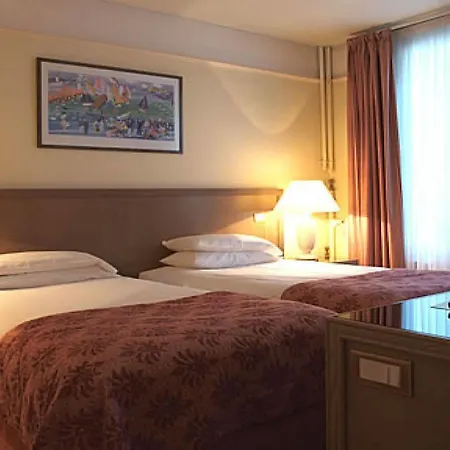 Bristol Hotel 3*